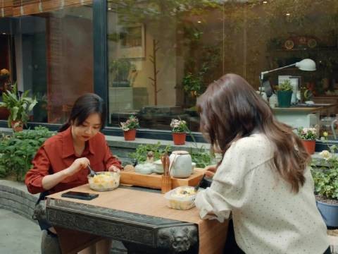 归路：都怀了宝宝，接到公婆见面邀约，归晓害羞的样子像极了初次见面！