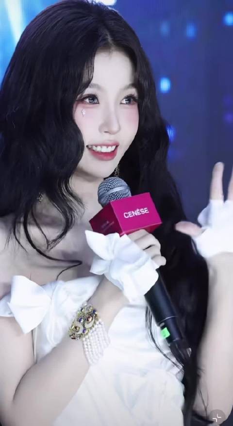 虞书欣活动生图状态，这算美还是普？