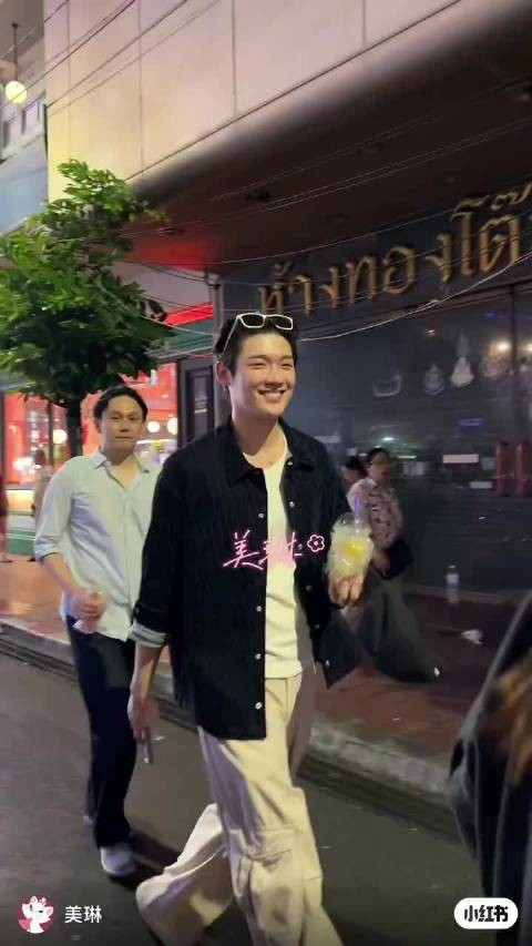 别在外面吐信子,留着功夫回酒店舔西瓜汁