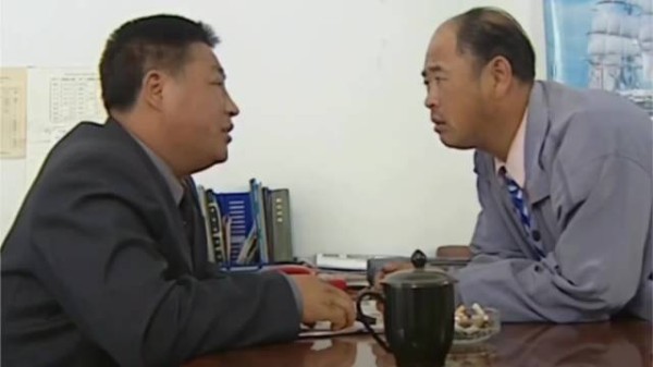 冯乡长和胡科的演技,没有任何表演痕迹