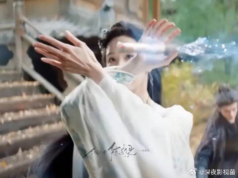 “看完这段的时候,我的表情和雾妄言一样,嘴角比AK还难压”