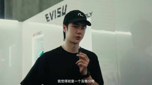 王一博自称及格分,谦虚表示还有进步空间