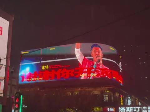 感觉谢霆锋粉丝比谢霆锋本人更有实力哈哈哈哈哈！