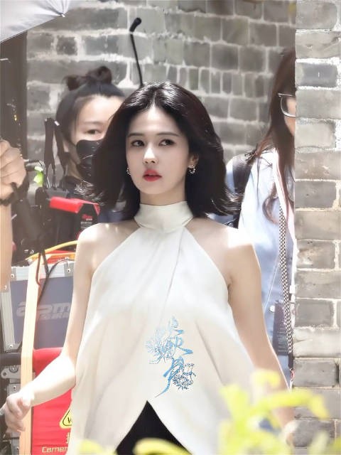 这个王韵娜劲劲的,让我们燥候《开到荼蘼》