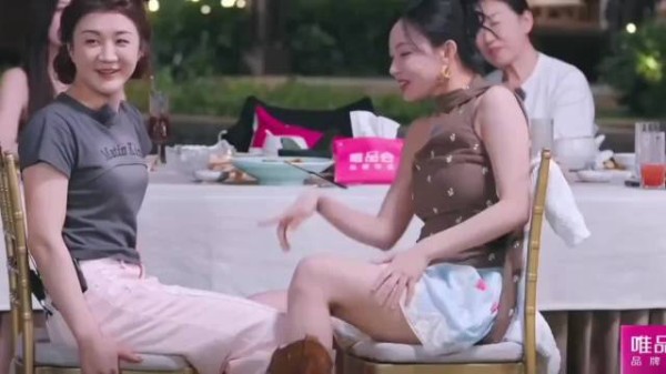 “优秀的黄圣依程潇陈梦比腿力,充分展示体育生和舞蹈生的区别”