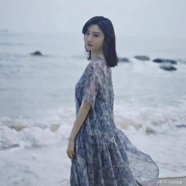 张大奕回应吐槽景甜,承认蹭热度,强调就事论事没做不光彩的事