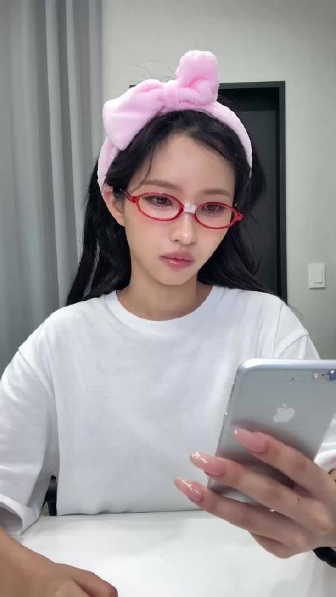meme小视频真人cos,我女儿拍抽象小视频也这么美