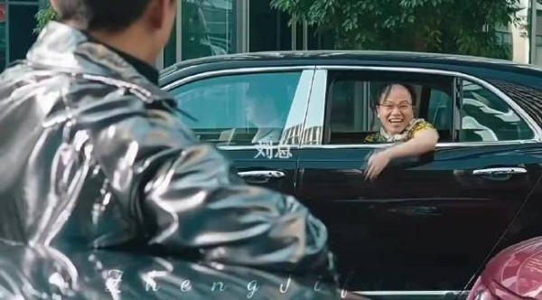 放在今天再看这个视频,原来这是个梗