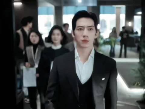 白敬亭李荣浩争当井柏然榜一大哥，好友组团包场支持