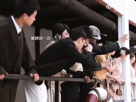 别让我再见到你,见一次亲一次!