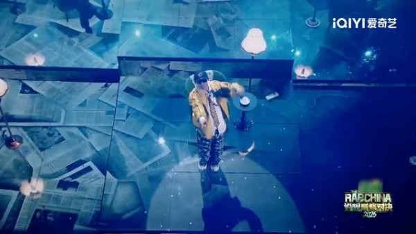 严浩翔潜入rapper观赛区，找到最佳观赏位