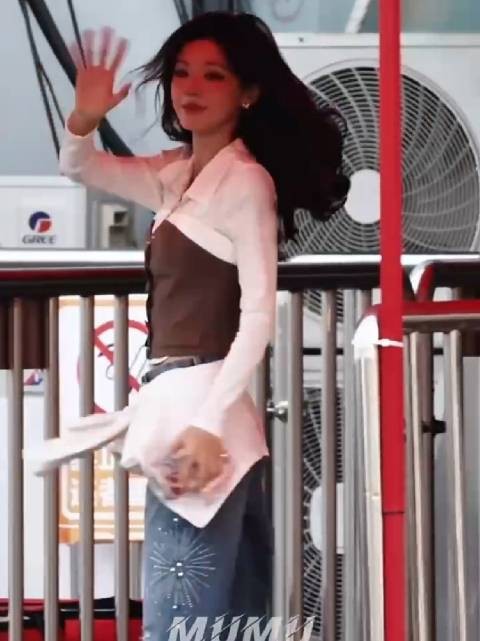 张予曦向颜安道歉，店长压力大