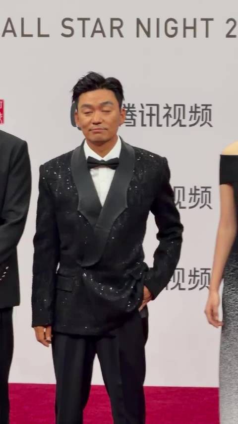 王宝强自掏腰包包3场力挺冯小刚