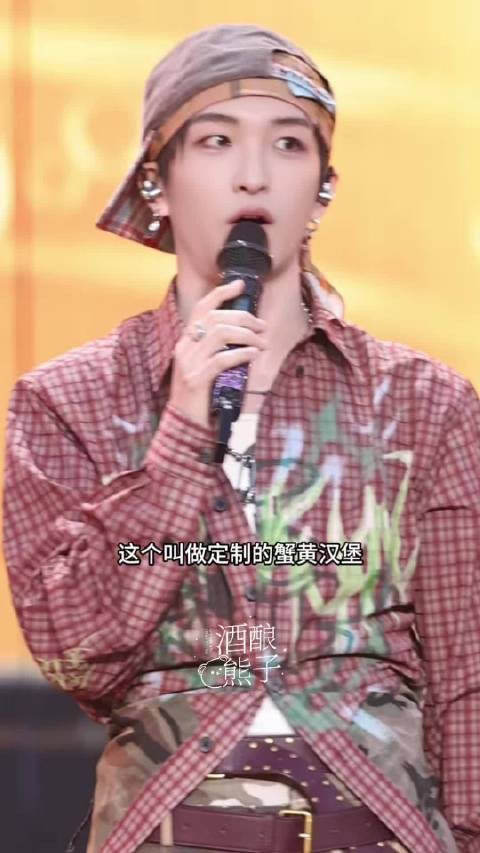 黄子弘凡音乐节现场发汉堡,抽取八位幸运观众