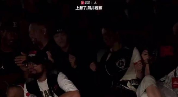 Asen和王嘉尔、邓紫棋一起参加活动!王嘉尔和邓紫棋听《懂不》听嗨了!