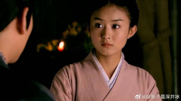 姑娘把鸡腿让给王爷吃,王爷为让她吃,称后半辈子要她照顾
