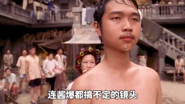 连酱爆都搞不定的镜头,一个巴掌ng20多次把他打进医院,周星驰喊咔都来不及