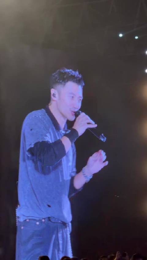 谢霆锋太原演唱会回应观众,有你们就足够了