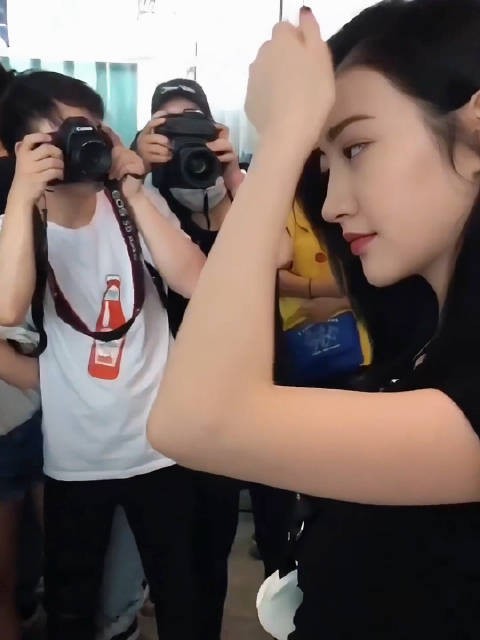 景甜为什么在外面办理登机?不走vip通道?