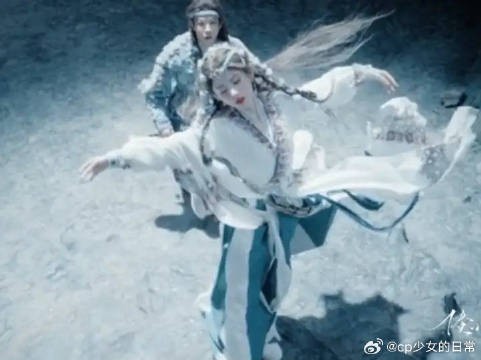 露芜衣为龙神挡下致命一击,龙神终于承认自己的身份
