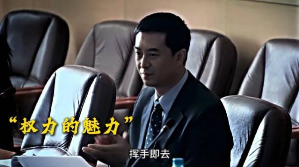 终于知道小贝为啥在车前哭了,因为他也想坐里面