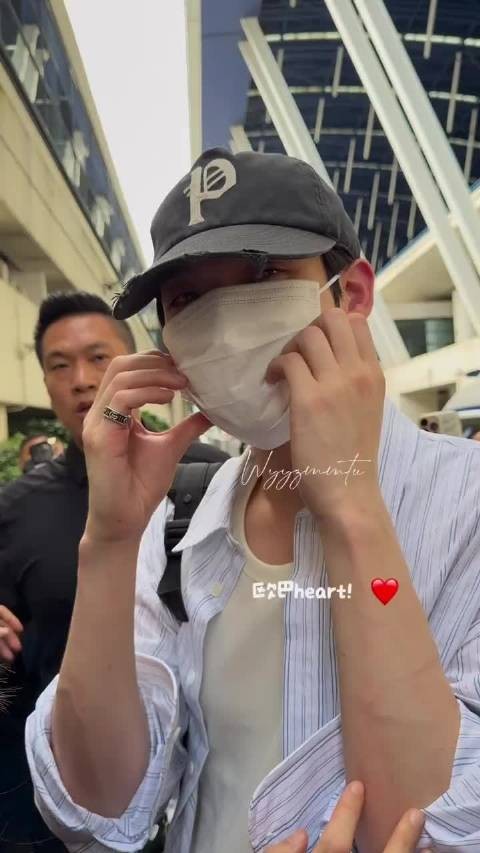 金允植来上海秒变饭撒天使