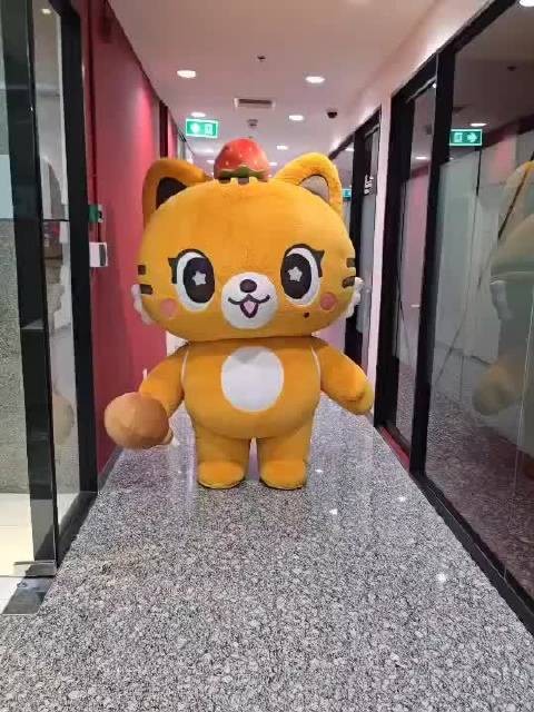 我们南瓜多有礼貌吧 一路鞠躬就过来了(其实是头槌攻击)