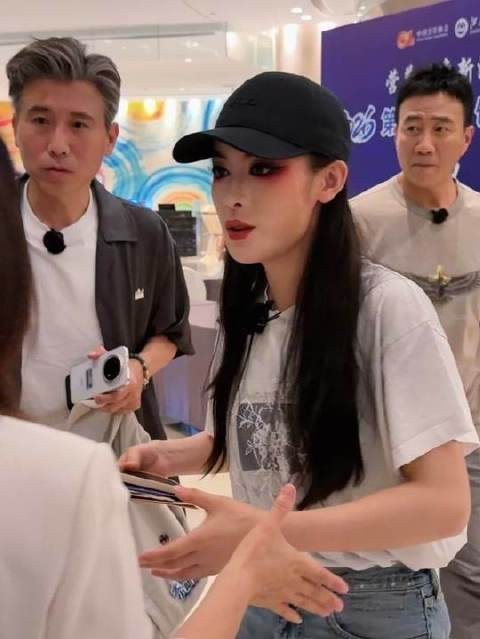 两位老师完完整整交还小丽君,感谢关照期待再合作