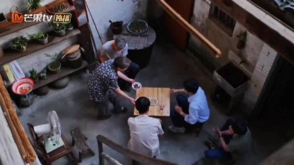 小巷人家:鹏飞拿西瓜哪里笑死我了,世上真的有这样的老太太吗 范丞丞 王安宇
