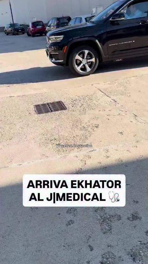 埃卡托尔抵达J Medical进行检查