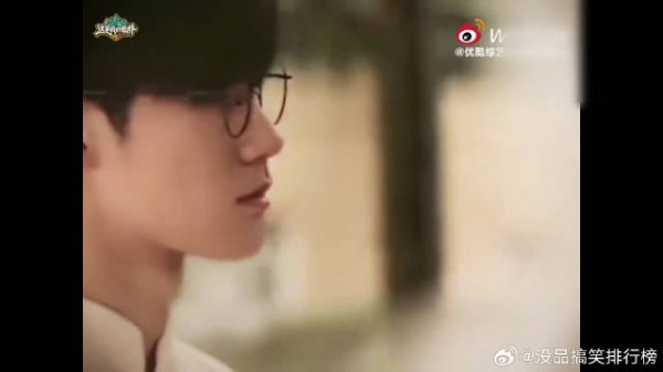 张真源黑暗中被吓到,腿速带人光速逃离
