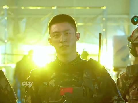 你可以永远相信黄景瑜的打戏，就是硬帅！