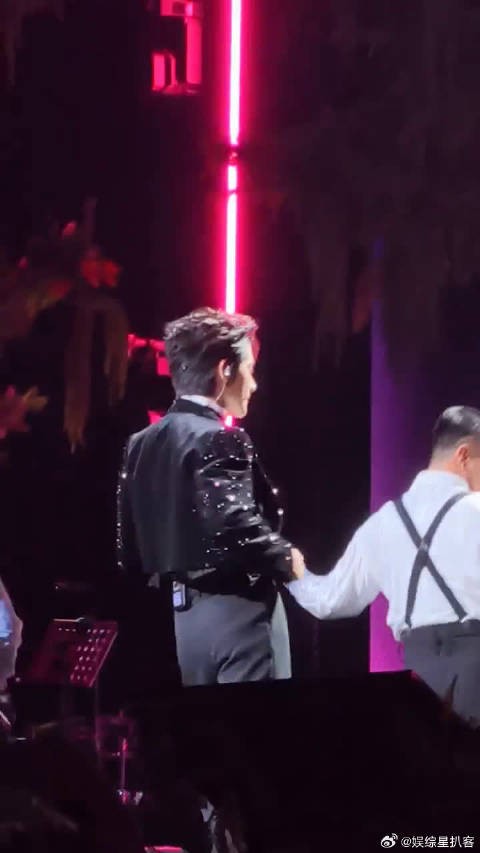 张新成这场新程演唱会真的太绝,六分钟超长舞蹈秀直接看呆我
