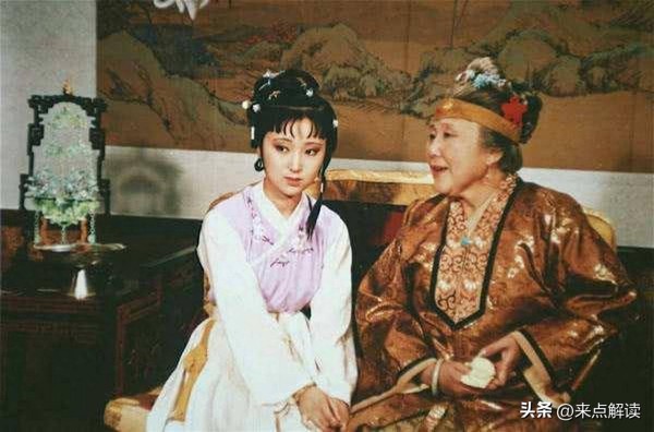 贾雨村和林黛玉之间不正常的师生关系，写尽了人情现实和世故