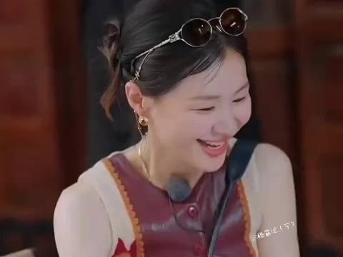 被夸成翘嘴的刘宇宁 忍不住笑了 @摩登兄弟刘宇宁