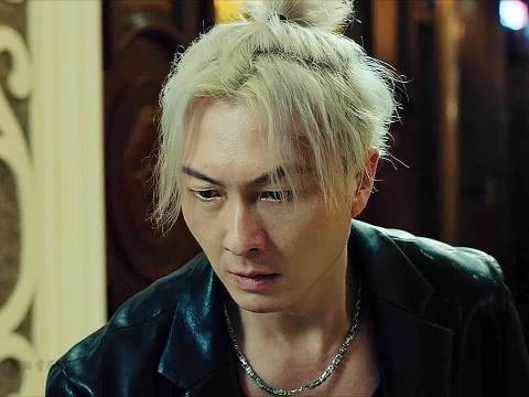 小伙救下黑老大,走上人生巅峰
