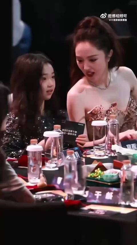 董璇女儿小酒窝小小年纪,游刃有余似将进军娱乐圈
