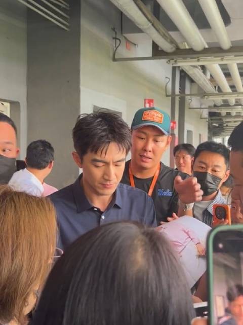 好久没见林更新了