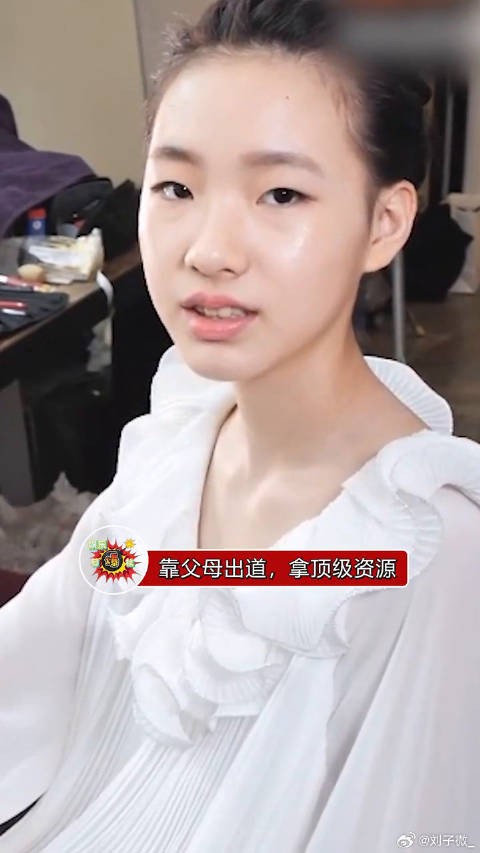 小S女儿从妈妈手里接过代言 娱乐圈也进入世袭制了?