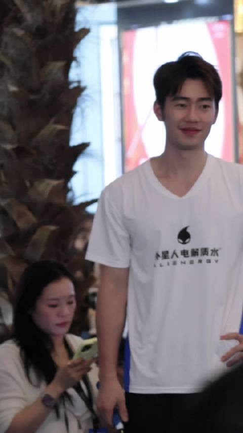 猫:我进了 主持人:不 你没进 猫