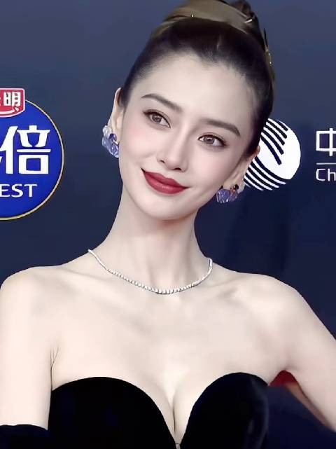 高定女王杨颖,确实要时间的沉淀才能散发出迷人的韵味