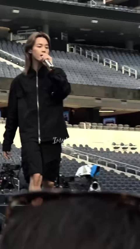 今日份all black Dior男 /cr.logo
