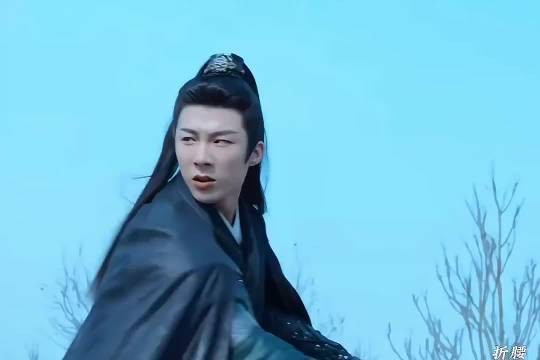 魏邵中箭小乔得知他醒了直接跑去一把抱住