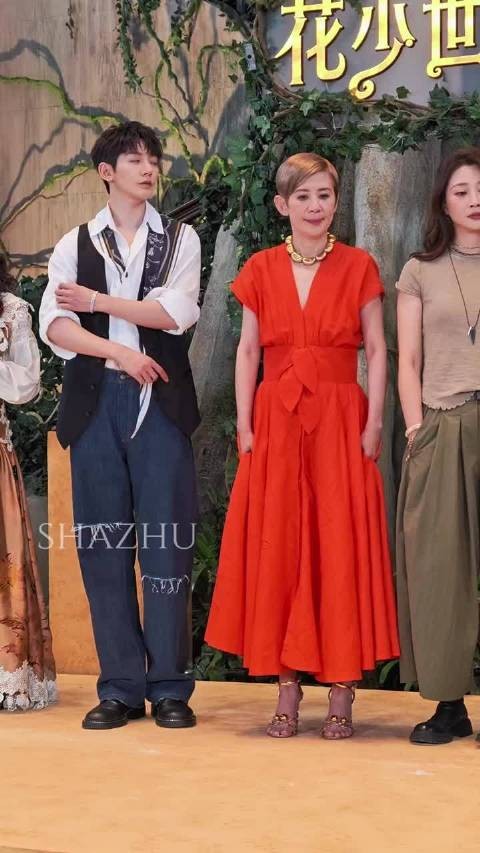 吴君如穿裙邓为长袖,花儿与少年温差互动
