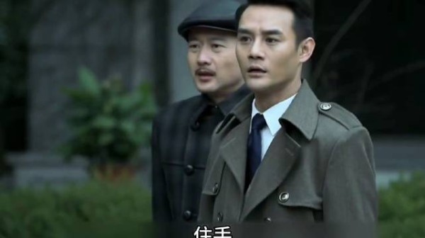 阿诚在外霸气护姐，在家只能跪地认错