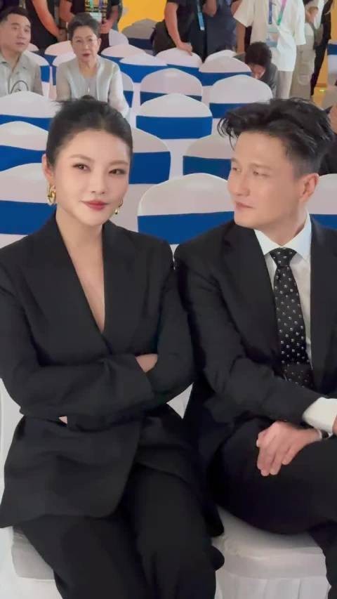 尹子维徐冬冬山顶树熊抱激吻，51岁尹子维好腰力