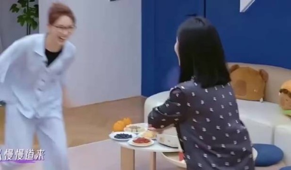 谢娜预告张月返场,笑到嘴巴难合拢