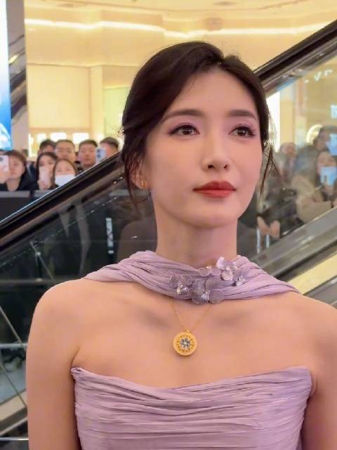 江疏影40岁未婚未育，与胡歌恋情后专注事业