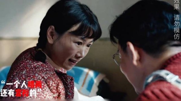 自己家孩子吃不饱,傅莹家老公和孩子一起吃