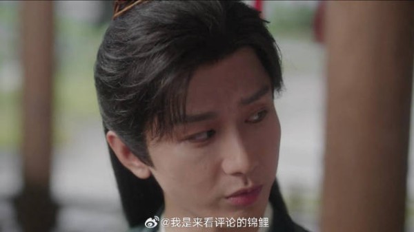 何晓凤抓方多病回家 结果半路遇见李莲花，竟犯起了花痴